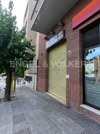 Plus de détails pour Multi-résidentiel à vendre