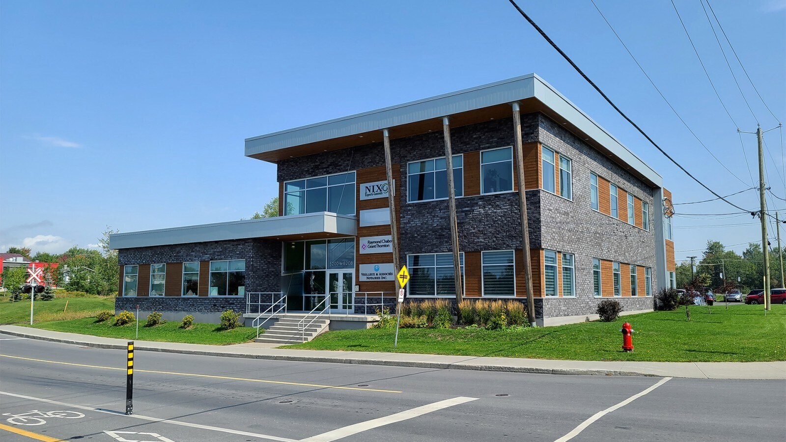 5202-5208 Rue Papineau, Lac-megantic, QC for sale Primary Photo- Image 1 of 1