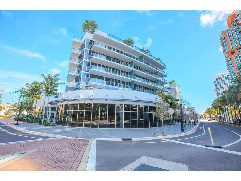 801 S Pointe Dr, Miami Beach, FL à louer - Photo du bâtiment - Image 2 de 28