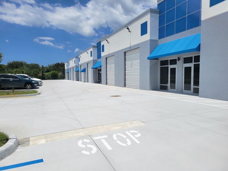 1497 NE Success dr, Jensen Beach, FL for sale - Building Photo - Image 3 of 4