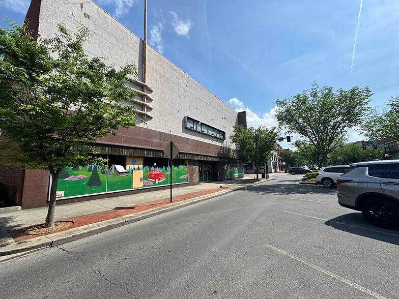 301 Broad St, Kingsport, TN à vendre - Photo du bâtiment - Image 3 de 11