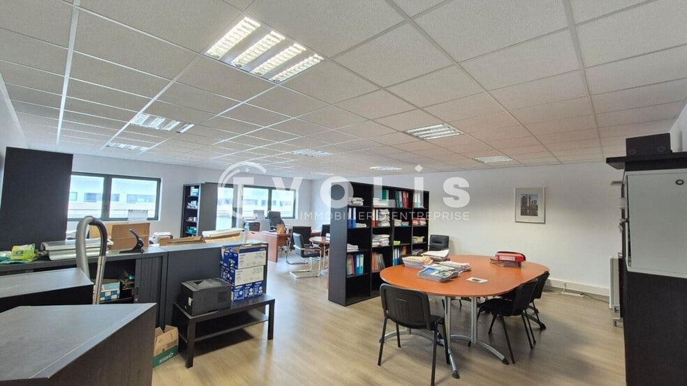 Office in Serris for lease - Interior Photo - Image 2 of 7