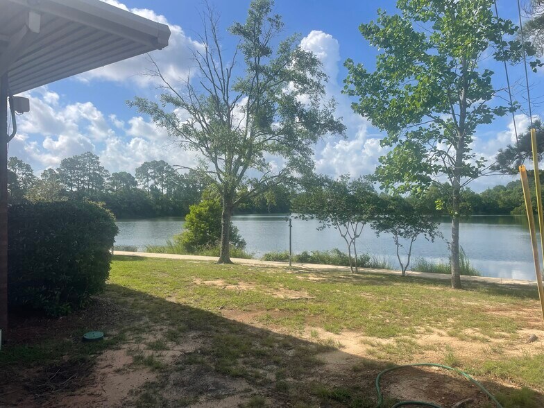 716 Lakeside Dr W, Mobile, AL à louer - Photo du bâtiment - Image 2 de 16