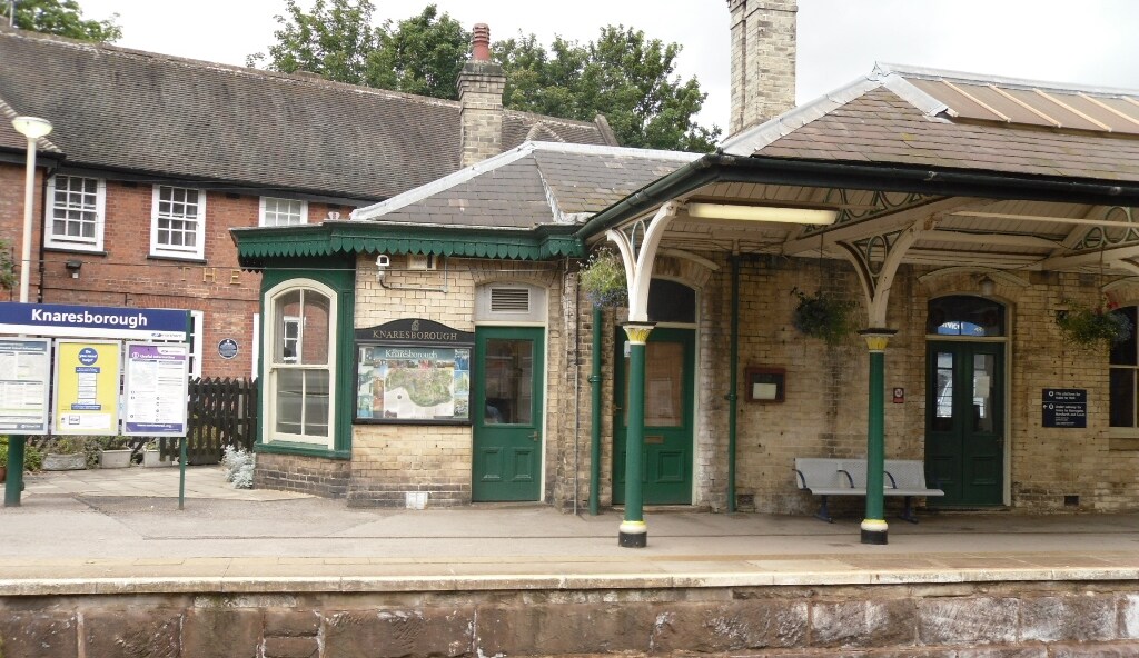 Station Rd, Knaresborough à louer Photo principale- Image 1 de 2