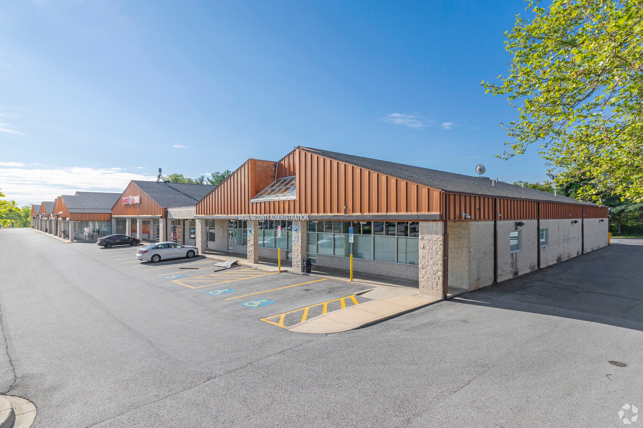 337 Hospital Dr, Glen Burnie, MD à louer Photo du bâtiment- Image 1 de 13