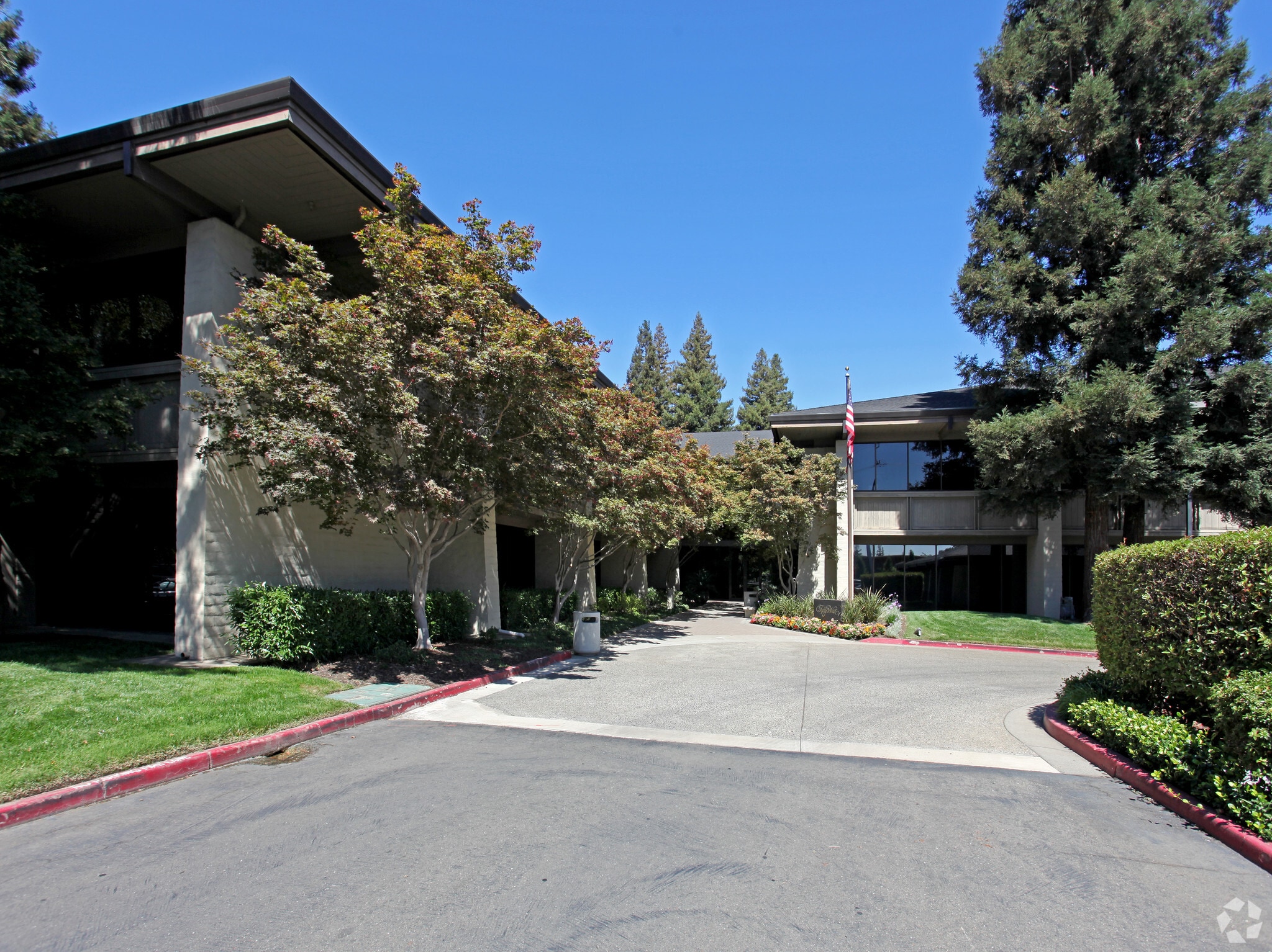 8801 Folsom Blvd, Sacramento, CA à louer Photo principale- Image 1 de 6