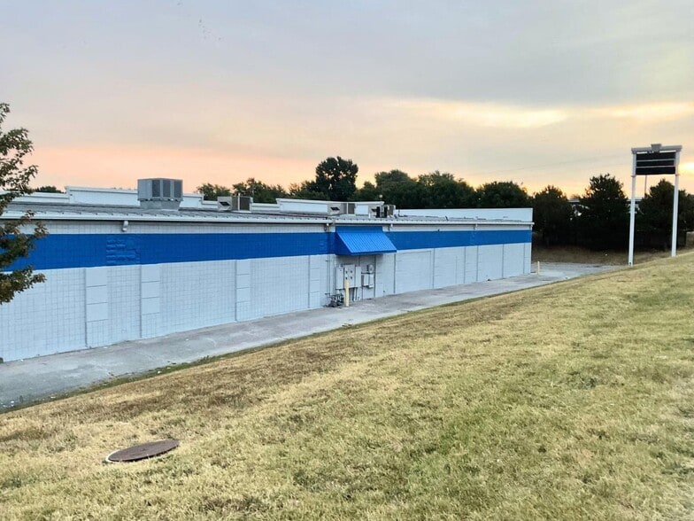 2405 W 7th St, Joplin, MO for lease - Building Photo - Image 3 of 12