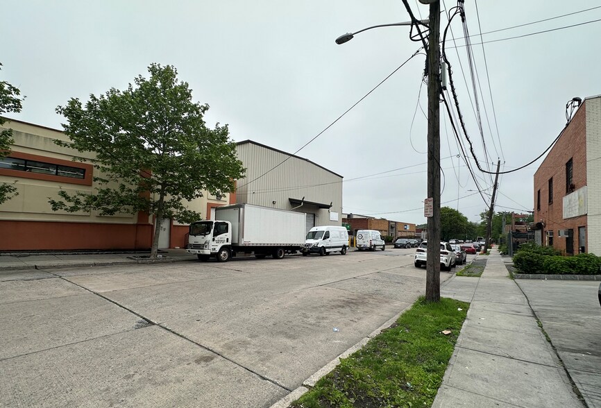 515 S 4th Ave, Mount Vernon, NY à louer - Photo du bâtiment - Image 3 de 12