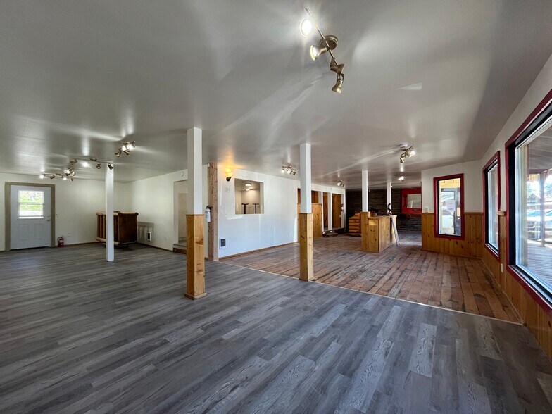 164 Riverside Ave, Winthrop, WA à louer - Photo du bâtiment - Image 3 de 13