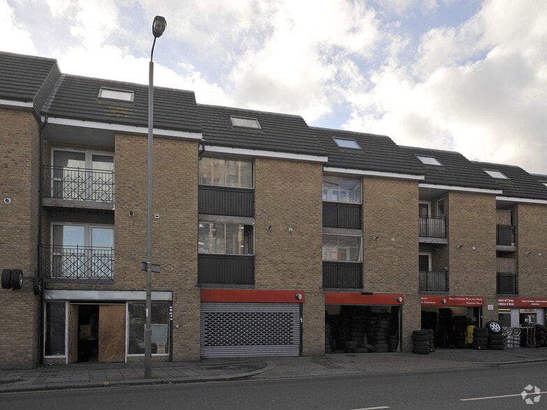 864 Garratt Ln, London for sale - Building Photo - Image 2 of 2