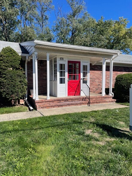 676 Amboy Ave, Woodbridge, NJ à louer - Photo du bâtiment - Image 2 de 30