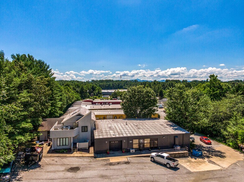 3865 Sweeten Creek Rd, Arden, NC à louer - Photo du bâtiment - Image 3 de 6