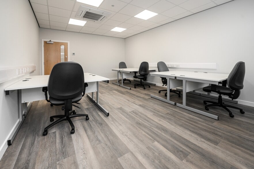 Queen Street Business Centre, 117 Queen Street St, Gateshead for lease - Interior Photo - Image 2 of 24