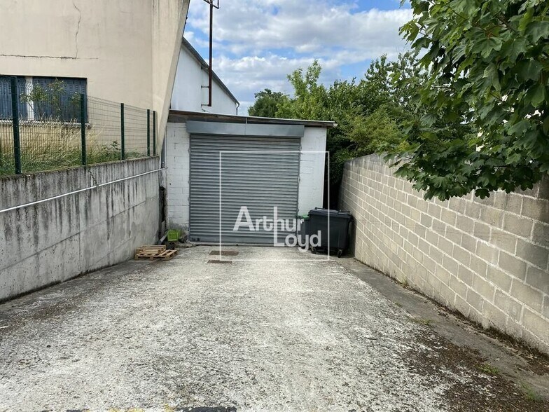 Local d'activités dans Ormoy à vendre - Photo du bâtiment - Image 2 de 4
