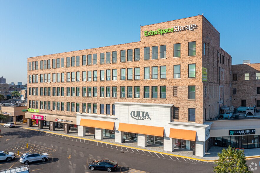 1300 N Ashland Ave, Chicago, IL à louer - Photo du bâtiment - Image 3 de 7