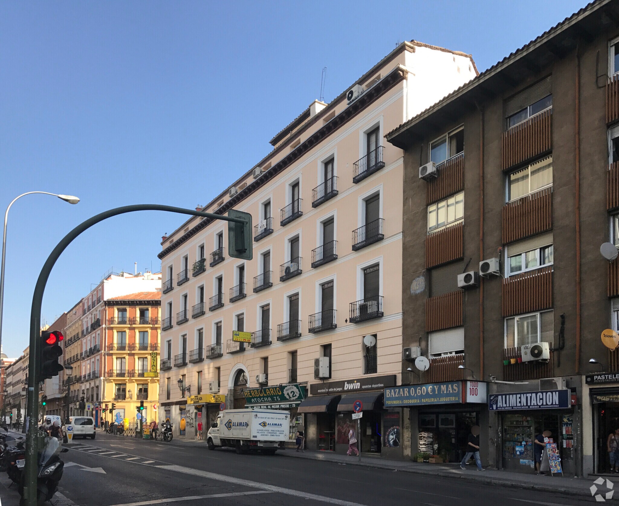 Retail in Madrid, Madrid for lease Primary Photo- Image 1 of 2
