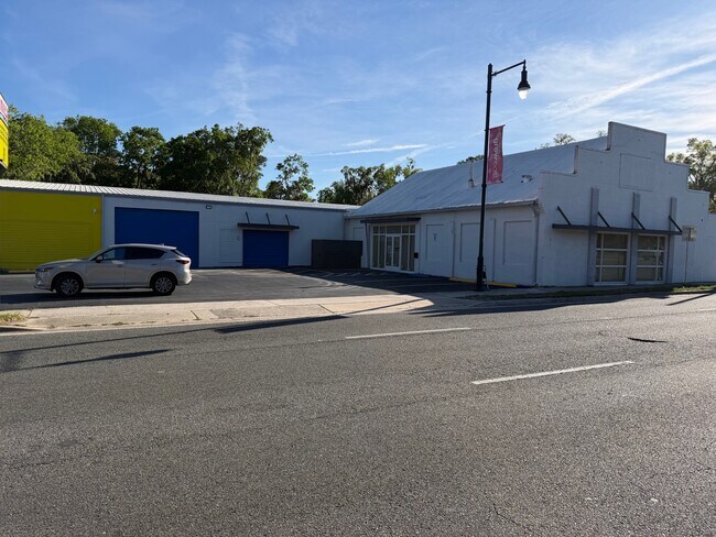 Plus de détails pour 1201 E University Ave, Gainesville, FL - Commerce de détail à vendre