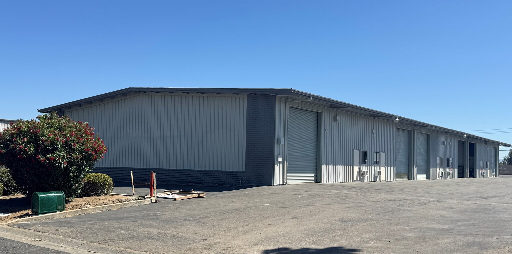 1177 Vanderbilt Cir, Manteca, CA for lease Building Photo- Image 1 of 2