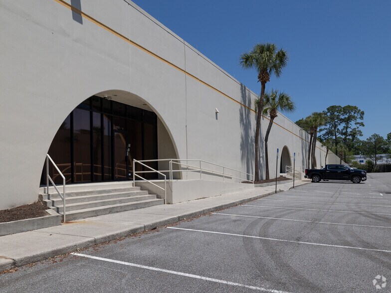 7970 Bayberry Rd, Jacksonville, FL à louer - Photo du bâtiment - Image 2 de 13