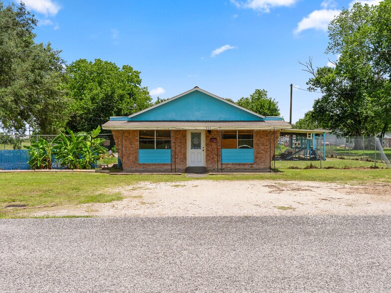 909 Avenue C, Bay City, TX à vendre - Photo du bâtiment - Image 2 de 5