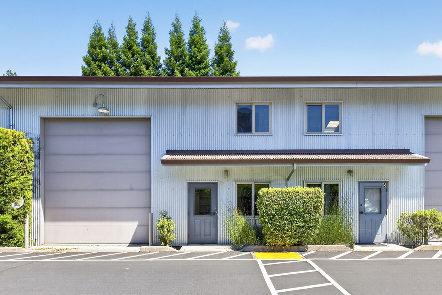1229 Grove St, Healdsburg, CA à vendre - Photo du bâtiment - Image 1 de 18