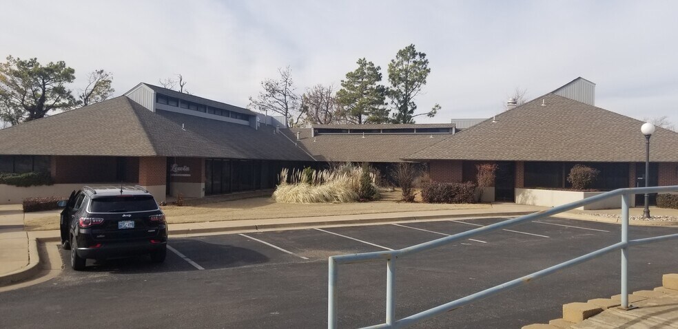 8811 E Reno Ave, Oklahoma City, OK à louer - Photo du bâtiment - Image 3 de 7