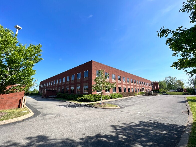 7102 Commerce Way, Brentwood, TN à vendre - Photo du bâtiment - Image 2 de 3