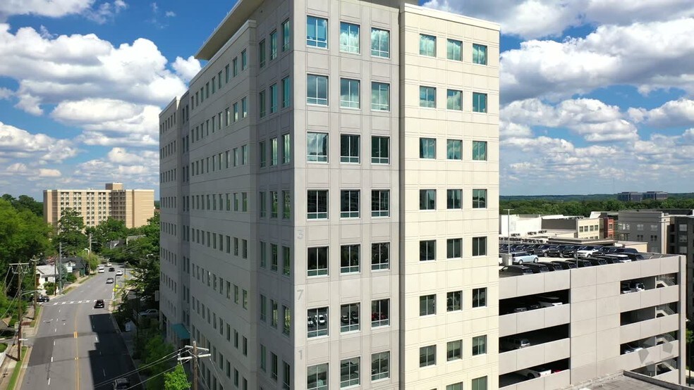 371 E Paces Ferry Rd NE, Atlanta, GA à louer - Vidéo aérienne - Image 2 de 7