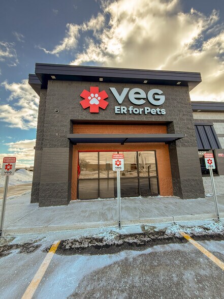 3224 28th St SE, Grand Rapids, MI à vendre - Photo du bâtiment - Image 3 de 7