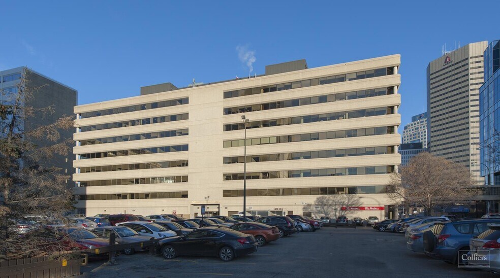 240 Graham Ave, Winnipeg, MB à vendre - Photo du bâtiment - Image 2 de 5