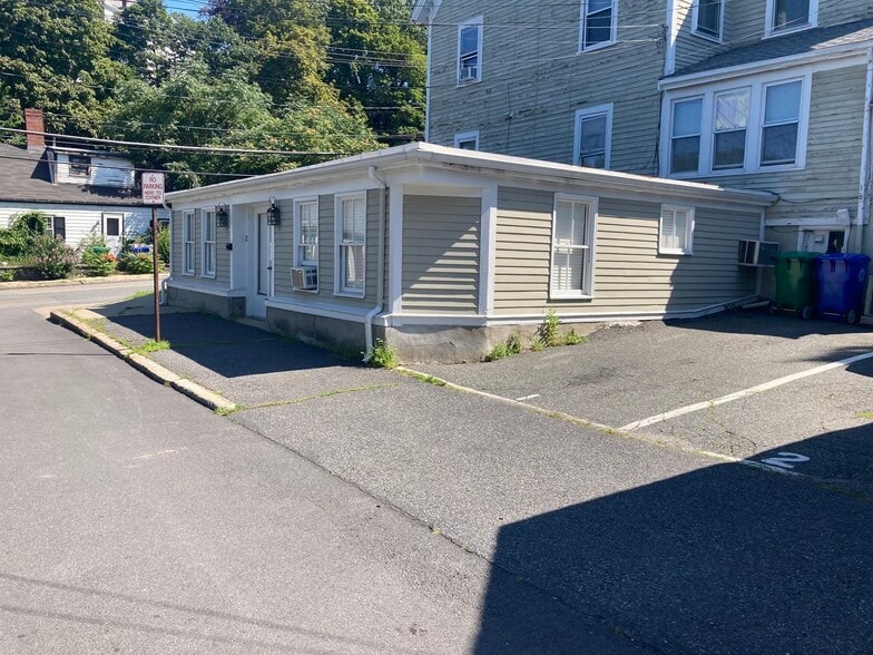 2 Hale St, Newton, MA à vendre - Photo du bâtiment - Image 2 de 5