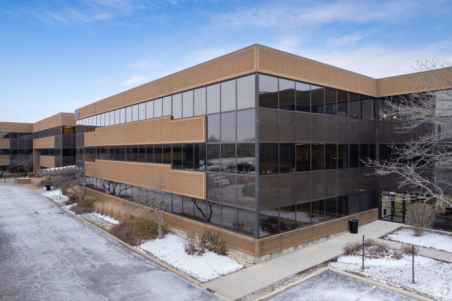 600 Hart Rd, Barrington, IL à louer - Photo du bâtiment - Image 1 de 7