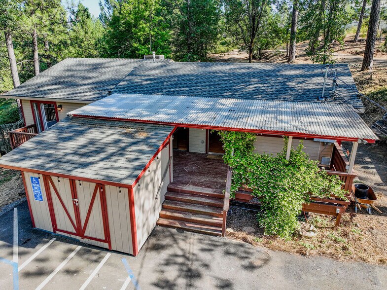 15386 Little Valley Rd, Grass Valley, CA à vendre - Photo du bâtiment - Image 3 de 49