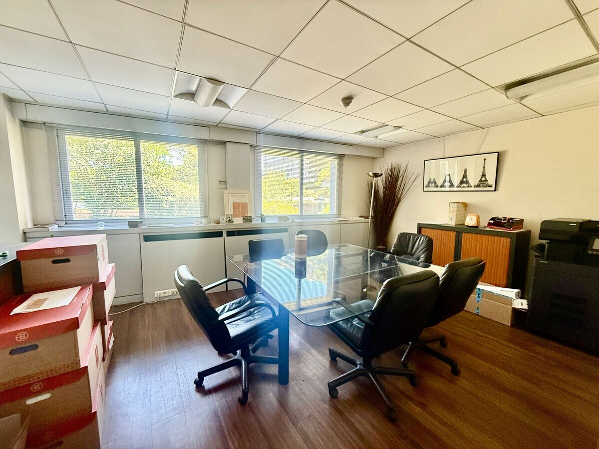 38 Rue Martre, Clichy 92110 -  -  - Interior Photo - Image 2 of 9