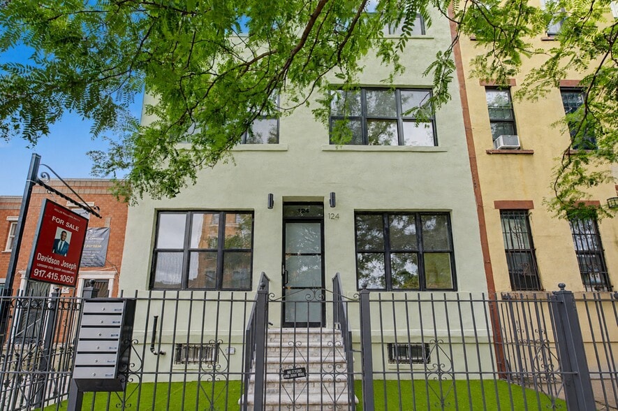 124 Grove St, Brooklyn, NY for sale - Building Photo - Image 2 of 15