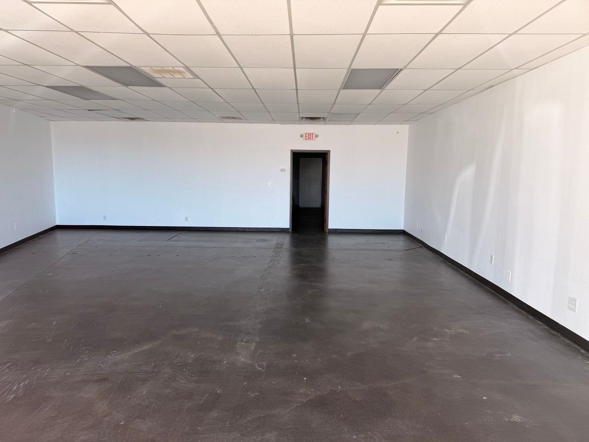 800-828 W Edmond Rd, Edmond, OK for lease Interior Photo- Image 1 of 3