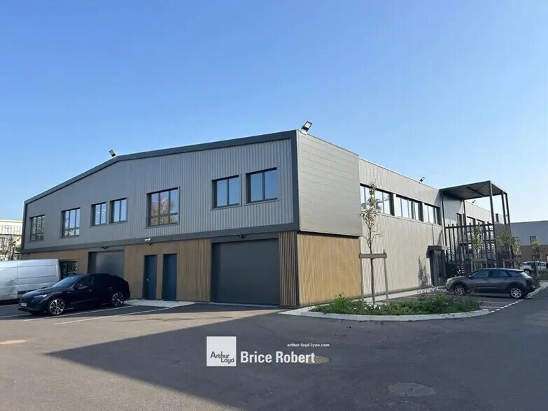 45 Rue Ampère, Chassieu à vendre - Photo du bâtiment - Image 1 de 7