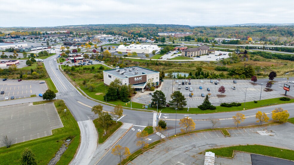 116 Bangor Mall Blvd, Bangor, ME à vendre - Photo du bâtiment - Image 2 de 12