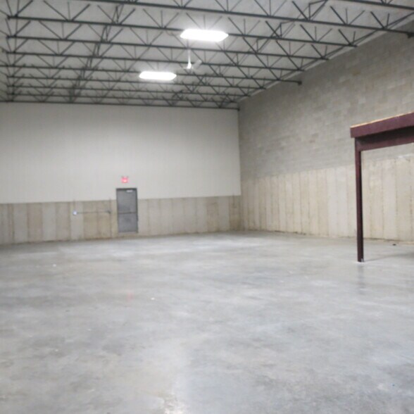 100 Industrial Ave, Carleton Place, ON for lease - Interior Photo - Image 3 of 5