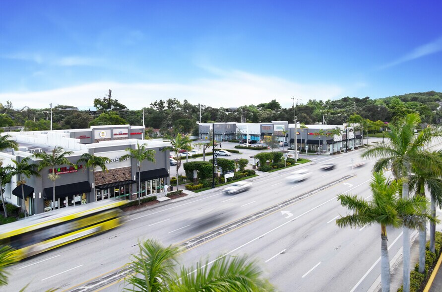 645-710 W Hallandale Beach Blvd, Hallandale, FL à louer - Photo du bâtiment - Image 3 de 8