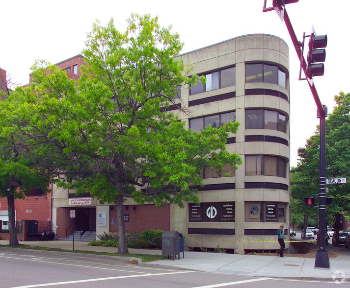 1842 Beacon St, Brookline, MA à vendre - Photo du bâtiment - Image 3 de 36