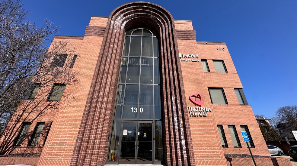 130 Park St SE, Vienna, VA à louer - Photo du bâtiment - Image 2 de 27