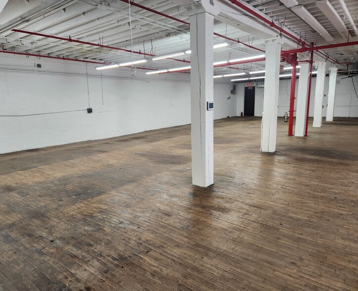 99 Richardson St, Brooklyn, NY for lease - Interior Photo - Image 2 of 3