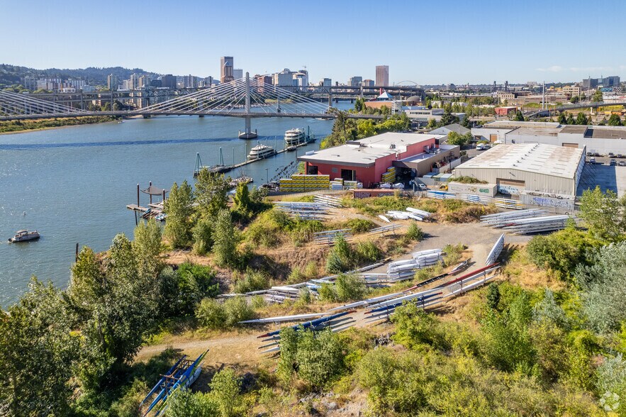 306 SE Ivon St, Portland, OR à louer - Photo du bâtiment - Image 2 de 5