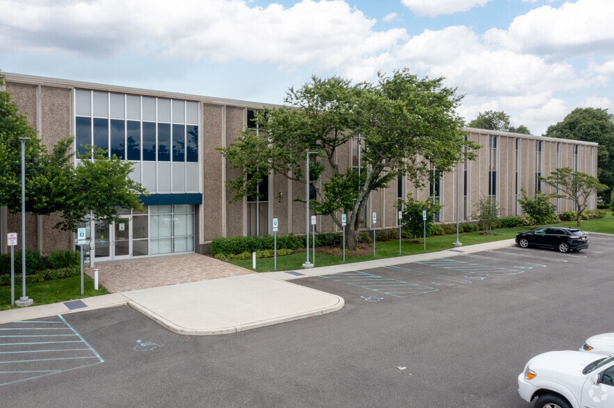999 Stewart Ave, Bethpage, NY for lease - Building Photo - Image 2 of 18