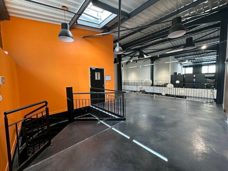 Retail in Le Havre for lease - Interior Photo - Image 2 of 6