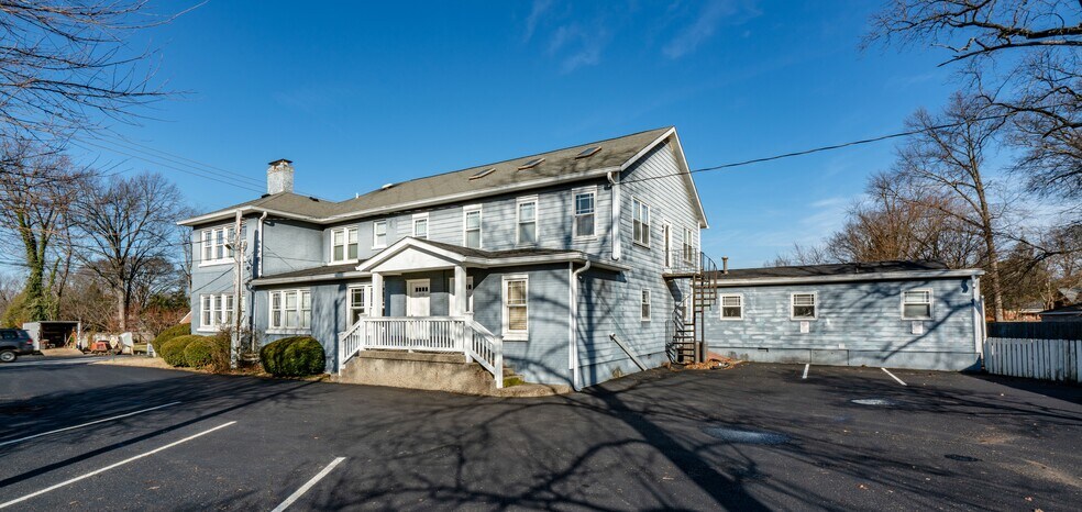 105 Lyndon Ln, Louisville, KY à vendre - Photo du bâtiment - Image 3 de 5