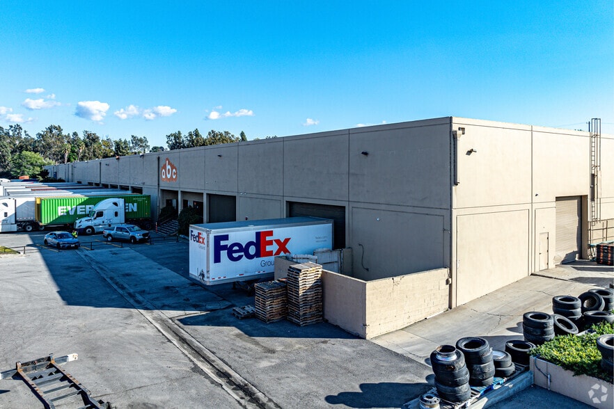 9935 Beverly Blvd, Pico Rivera, CA for lease - Primary Photo - Image 1 of 8