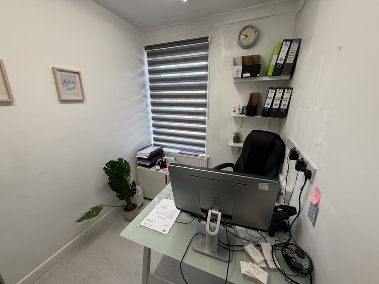 122A Plumstead Common Rd, London for sale - Interior Photo - Image 2 of 4