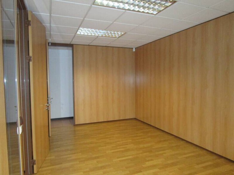 Retail in Salamanca for lease - Building Photo - Image 1 of 42